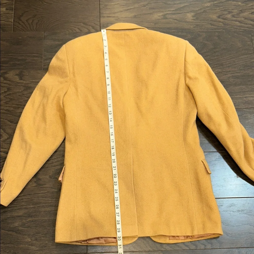 Elegant Men's Camel Blazer - Picture 5 of 7